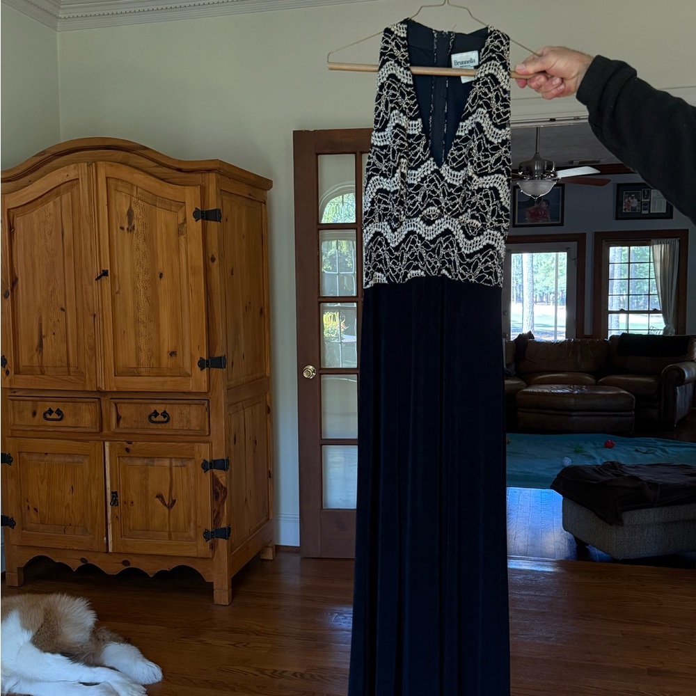 Elegant Black and White Maxi Dress